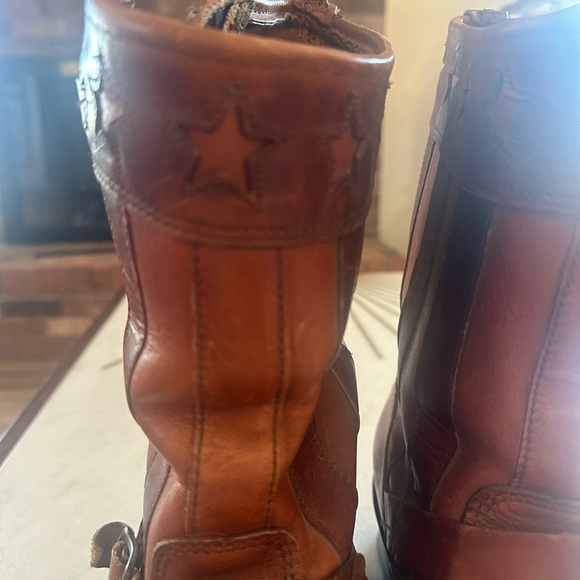 Brown Fyre boots with star pattern at top. Size 10. Size worn off - Picture 2 of 8